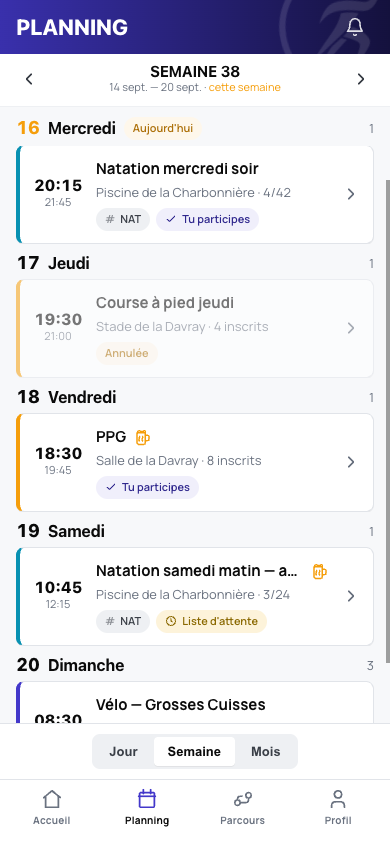 Planning hebdomadaire : séances groupées par jour, une séance annulée, une inscription en liste d'attente